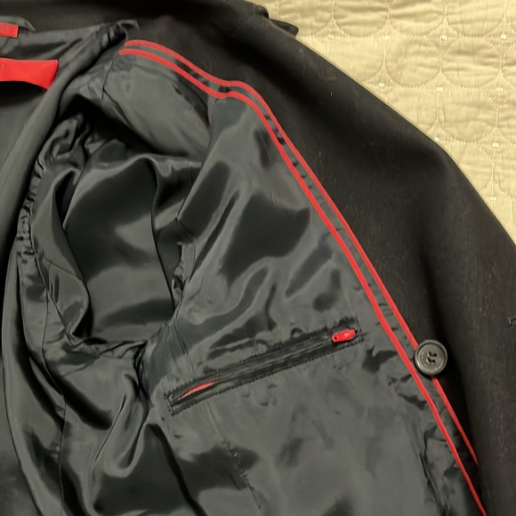 6 button D/B Hugo by Hugo Boss. 32” car coat size 40. Has red stitch detailing - Picture 8 of 14